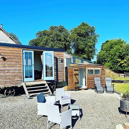 The Shepards Hut Apartment Llwyn-Dafydd Екстериор снимка