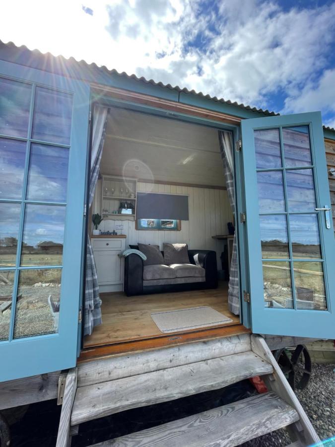 The Shepards Hut Apartment Llwyn-Dafydd Екстериор снимка